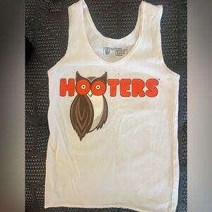 Hooters tank top